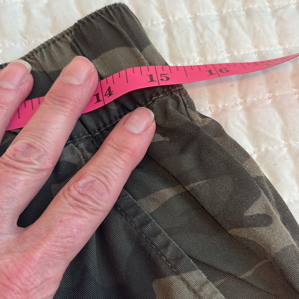 Social Standard bySanctuary Olive Camouflage Shorts
Size medium - Picture 4 of 9